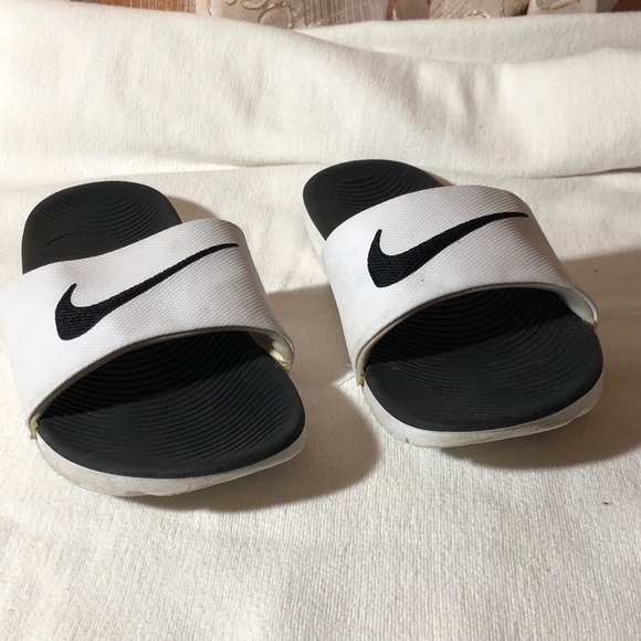 Nike White Sliders Kids Size 6Y - Picture 2 of 6
